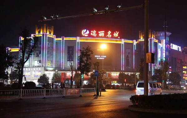 Facade lighting for shopping mall